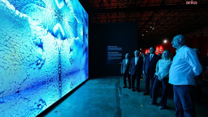 Refik Anadol sergileri büyük ilgiyle 21 Aralık'a kadar uzatıldı