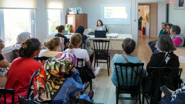 Dijital becerilerle güçlenen kadınlar