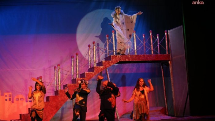 Karşıyaka Tiyatrosu 4 Ekim'de sezonu açıyor