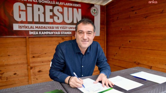 Giresun'da Atatürk Meydanı'nda imza standı açıldı