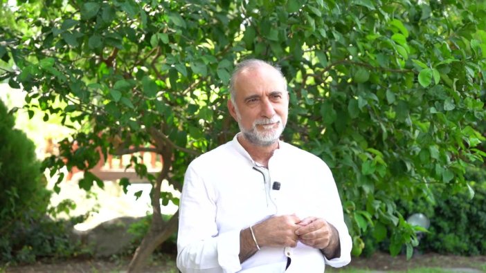 Tayfun Pirselimoğlu'ndan absürt bir kimlik hikayesi: İdea