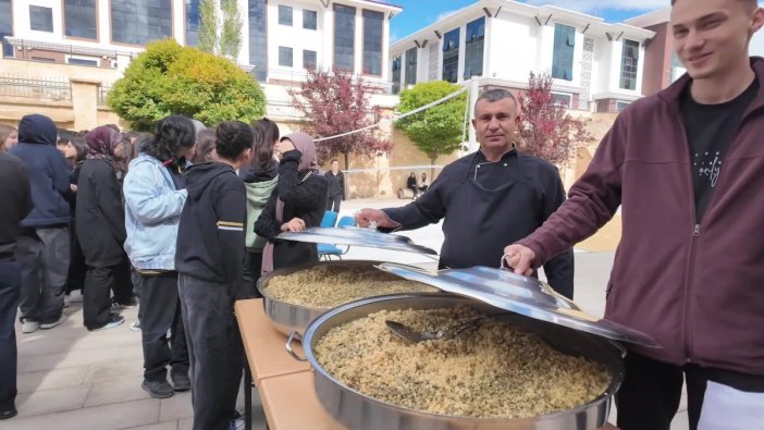 Yozgat'ta 129 yıllık mektepte eşsiz mercimekli pilav etkinliği