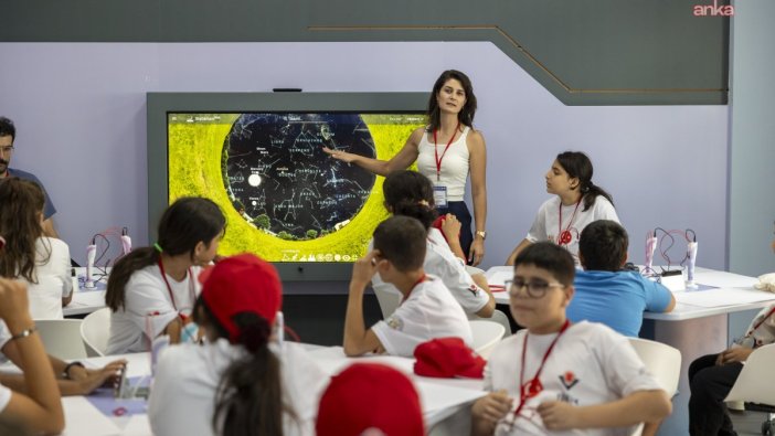 Bilim merkezi, öğrenme güçlüğü çeken öğrencileri uzayla tanıştırıyor