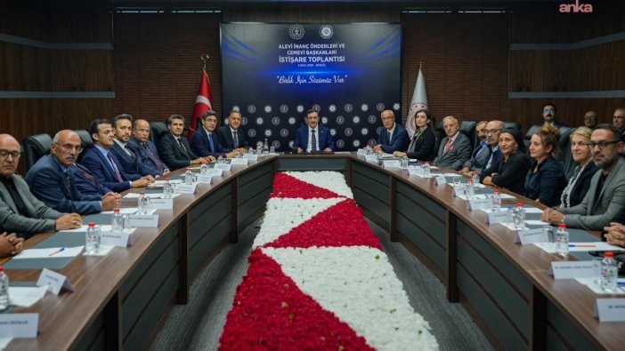 Cumhurbaşkanı Yardımcısı Yılmaz, Alevi inanç önderleriyle buluştu