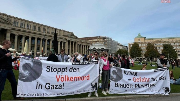 Stuttgart'ta barış için büyük yürüyüş!