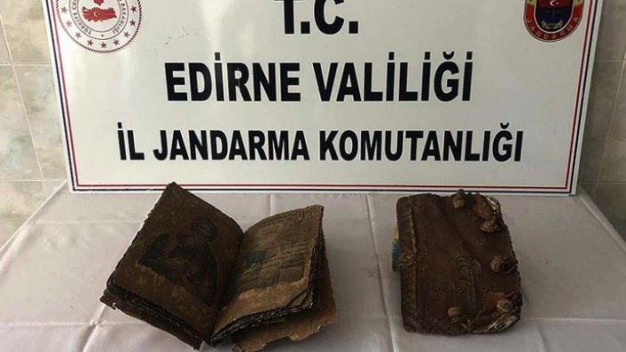 Edirne'de 500 yıllık 2 el yazması İncil ele geçirildi