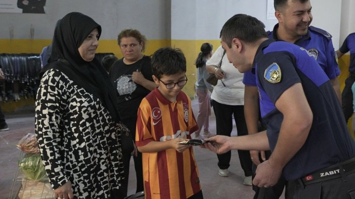 Turgutlu Belediyesinden sokak hayvanlarına mama desteği