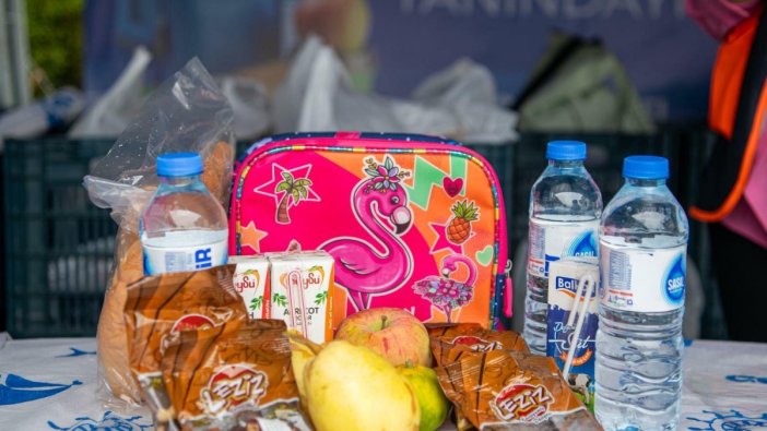 Kuşadası'nda beslenme desteği sürüyor