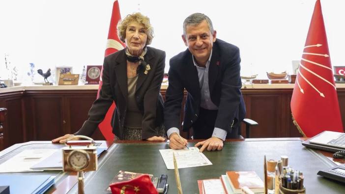 Ünlü yazar Ayşe Kulin CHP'ye üye oldu!