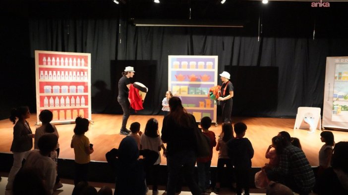 Kartal'da minikler için tiyatro şöleni başladı