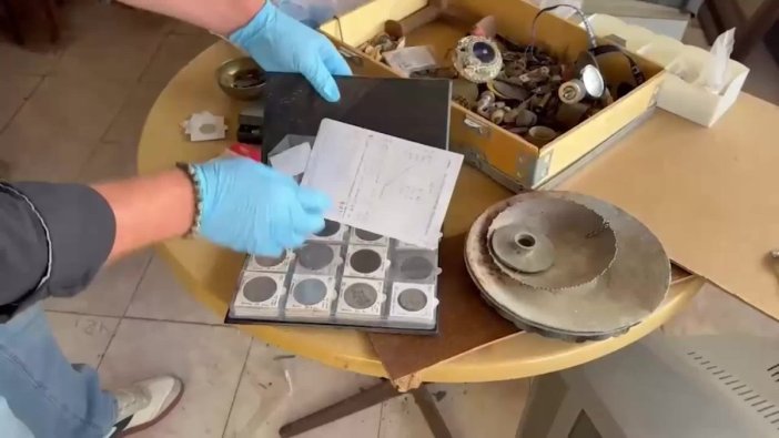 İzmir'de tarihi eser operasyonu: 20 milyon lira değerinde kaçak eser bulundu