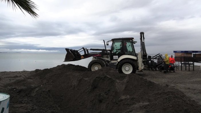 Edremit'te sağanak yağışa karşı 24 saat görevdeyiz