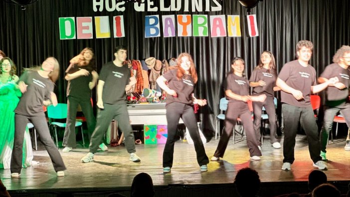 Genç İzmir’den tiyatroseverleri büyüleyecek ‘Deli Bayramı’