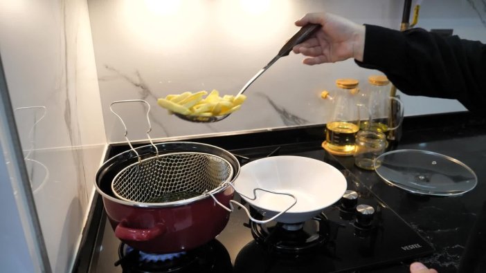 Atık yağlar, öğrencilere burs kazandırıyor