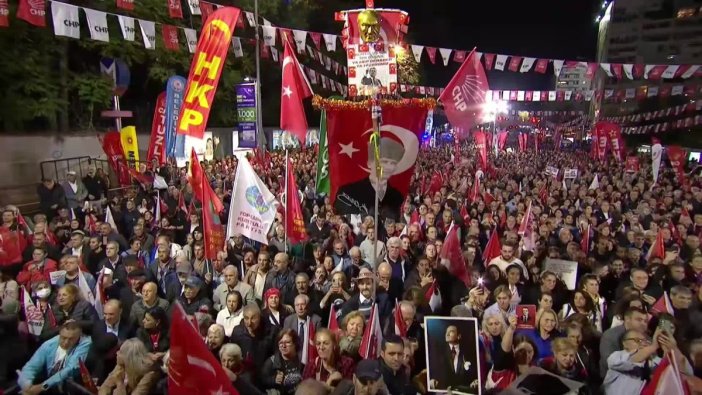 Mitingde sessiz kalmayan Özgür Özel: Suçlamalar için iddianame bekliyoruz