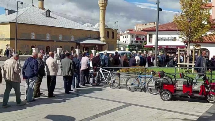 Çorum'da çorba dağıtımında uzun kuyruklar