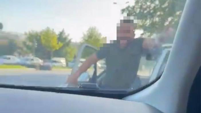 Kayseri'de trafik tartışması büyüdü! aracın camlarına yumruk attı