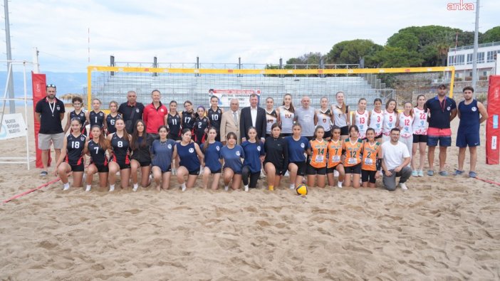 Burhaniye'de plaj voleybolu heyecanı başladı