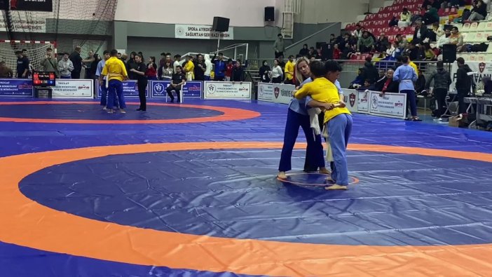 Kuşak güreşleri şampiyonası heyecanla sona erdi