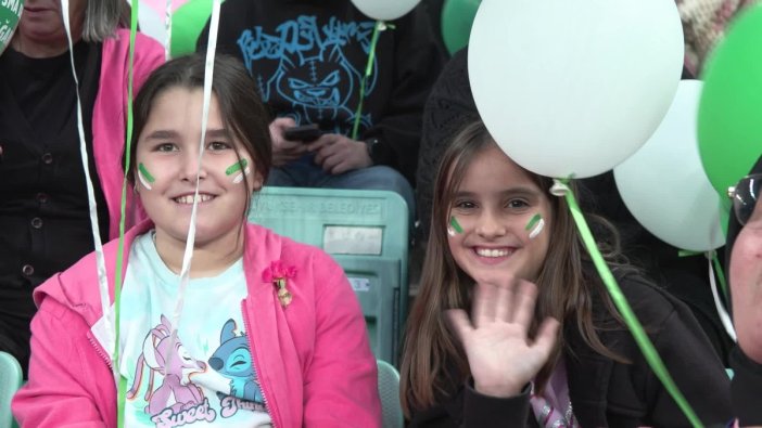 Pembe tişörtlerle Bursa'da mücadeleye destek