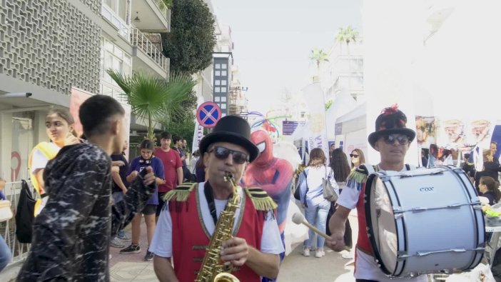 Mersin sokak sanatçıları festivali renkli anlarla sona erdi