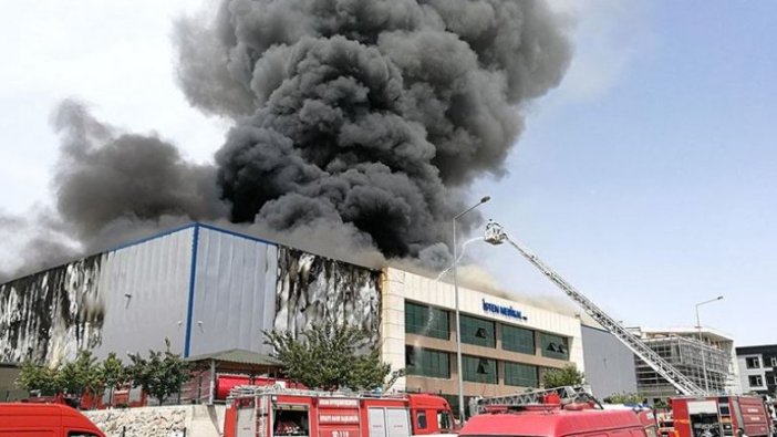 Sincan'da medikal malzeme fabrikası deposunda yangın