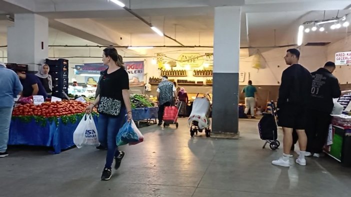 Kuşadası'nda pazar yerleri denetimden geçti