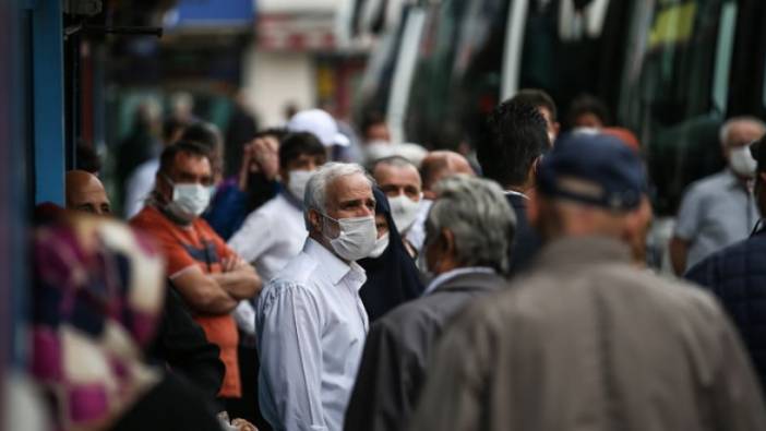 Çay üreticileriyle 65 yaş ve üstü vatandaşlar, İstanbul'dan ayrılmaya başladı