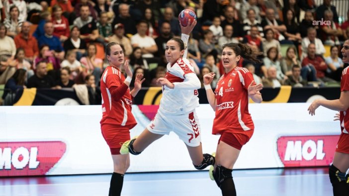 A Milli kadın hentbol takımı tarih yazıyor: Macaristan'a 43-30 kaybetti