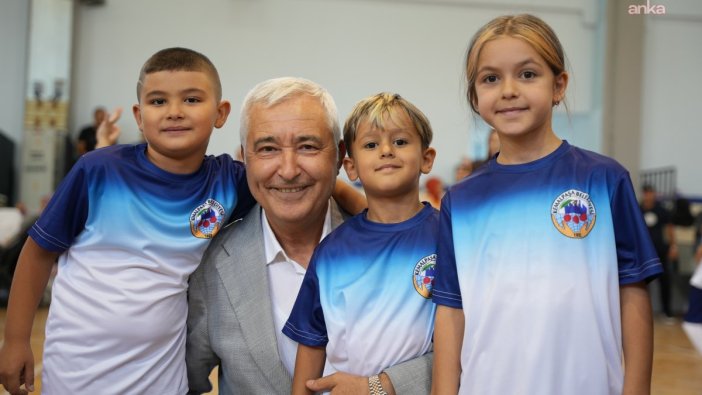 Kemalpaşa'da spor kursiyerlerine malzeme desteği