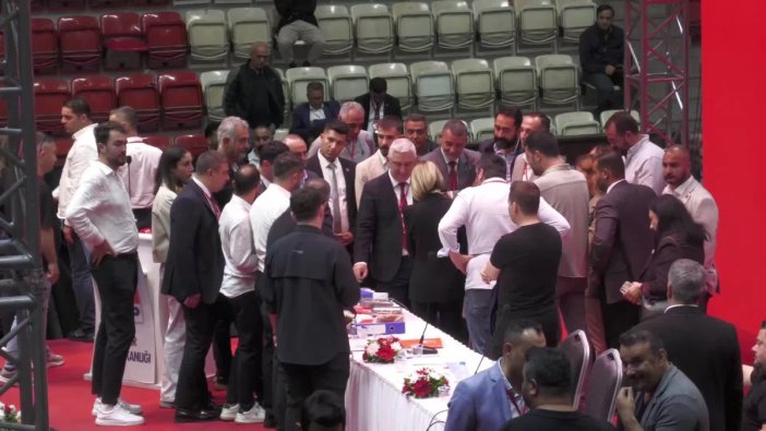 CHP İzmir Kongresi'nde fenalaşan Çağatay Güç: Birlikte başaracağız