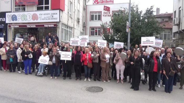 Edirne'de kadınlar yoksulluğa karşı boş tencere ile eylem yaptı