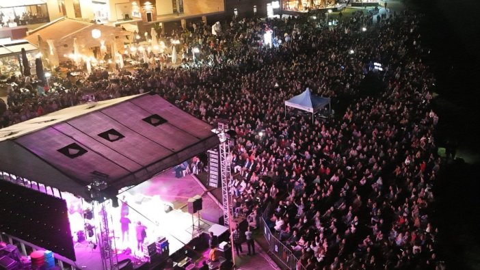 Zeytin festivali coşkusuyla Ayvalık'ta buluştu