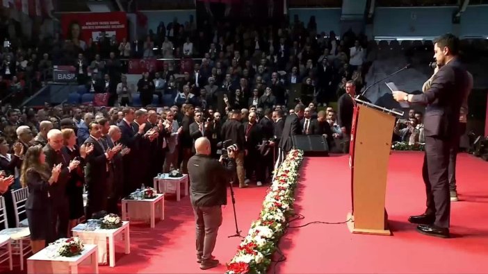 CHP lideri Özgür Özel'den çarpıcı çağrı: Ülkesini seven arkamdan gelsin