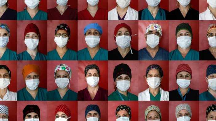 'Kovid savaşçıları'nın rengarenk boneleri hastalara moral veriyor