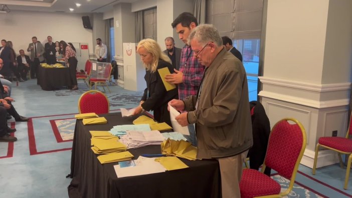 Oğuzcan Curoğlu, CHP Sakarya İl Başkanlığı koltuğunu yeniden kazandı