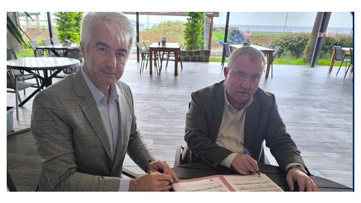 Rize'de çay üreticisi zor günler geçiriyor, AK Parti İl Başkanı hibe aldı