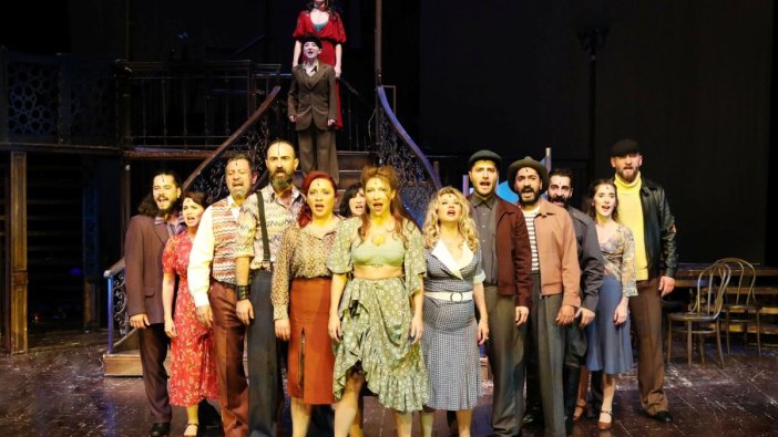 Fosforlu Cevriye sahnede, tarih canlanıyor