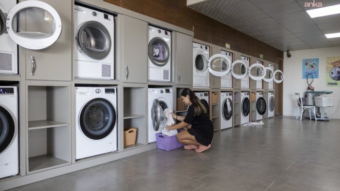 Mersin'deki ‘çamaşır kafe’ ile öğrenciler rahatlıyor