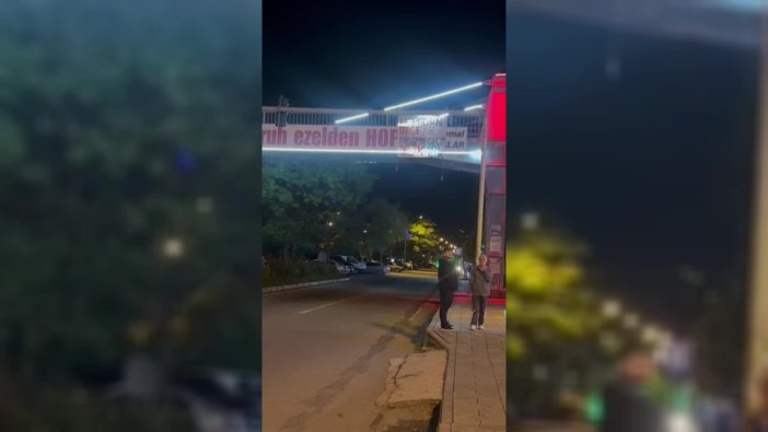 Hopa'da üst geçide dikkat çeken afiş asıldı