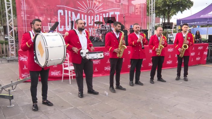 Cumhuriyet coşkusu İzmir'de doruk noktasına ulaştı