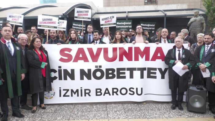 Avukatlar İzmir'de Savunma Nöbeti Tutuyor