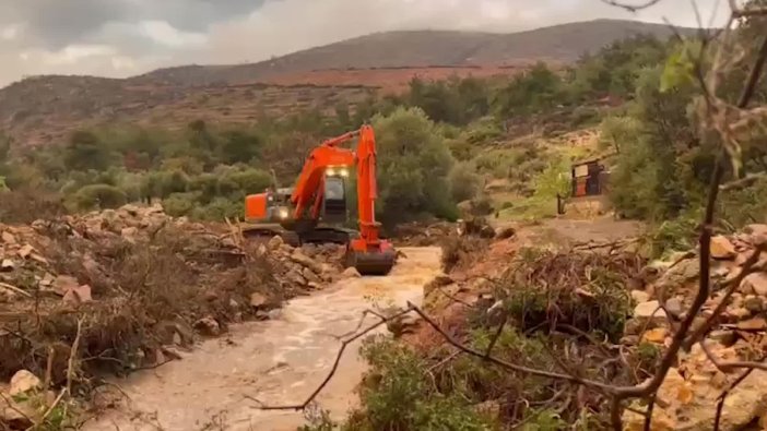 Foça'da sağanak sel baskınlarına yol açtı, Tugay'dan yerinde inceleme