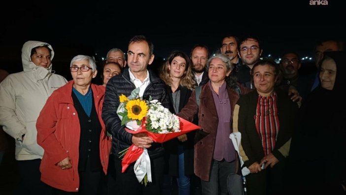 Ercüment Akdeniz, çiçeklerle özgürlüğüne kavuştu