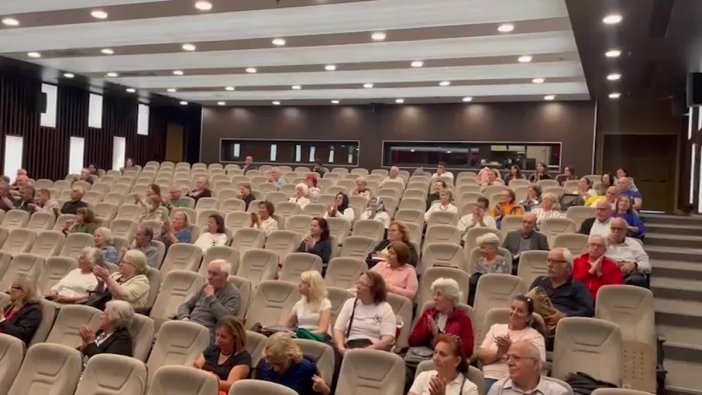 İzmir'de 60 yaş üstü için yeni eğitim merkezi açıldı