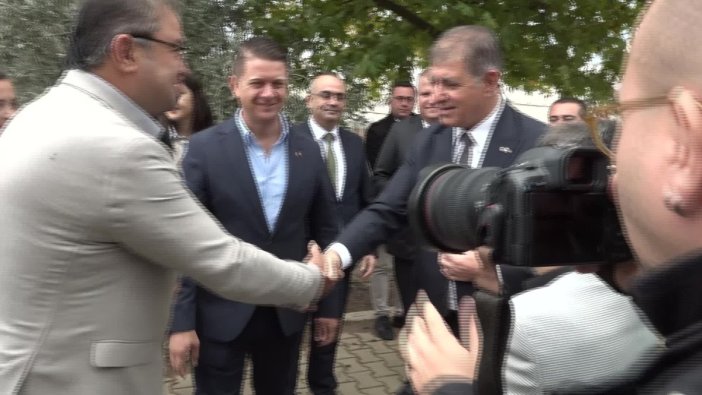 Başkan Tugay, Bademler Kooperatifi'nde zeytinyağı üretimini başlattı