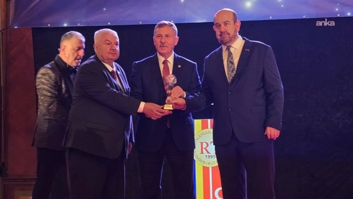 Selçuk Özdağ'a büyük ödül!