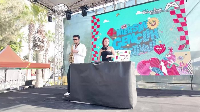 Mersin Gençlik Festivali'nde Teoman coşkusu yaşandı