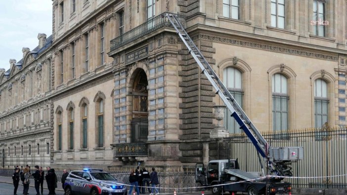 Louvre Müzesi'nde soygun soruşturmasında iki kişi yakalandı