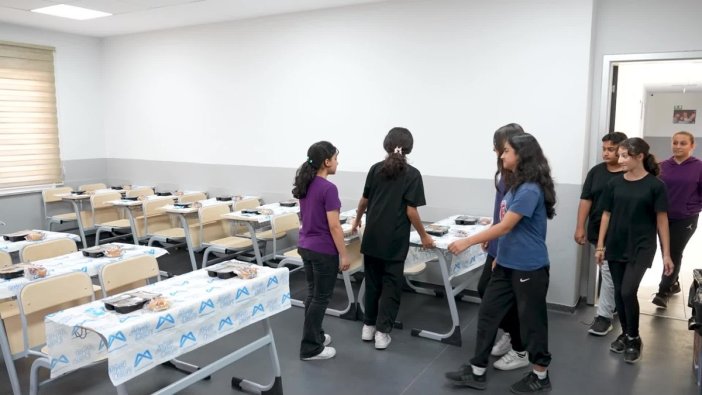 Mersin'de LGS öğrencilerine ücretsiz öğle yemeği desteği sürüyor